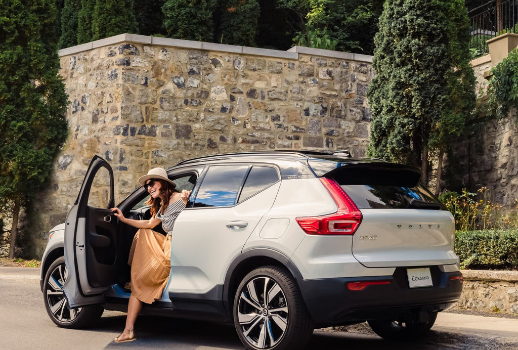 Back-facing photo of Ecksand Creative Director Erica Bianchini exiting a Volvo XC40 Rehcarge.