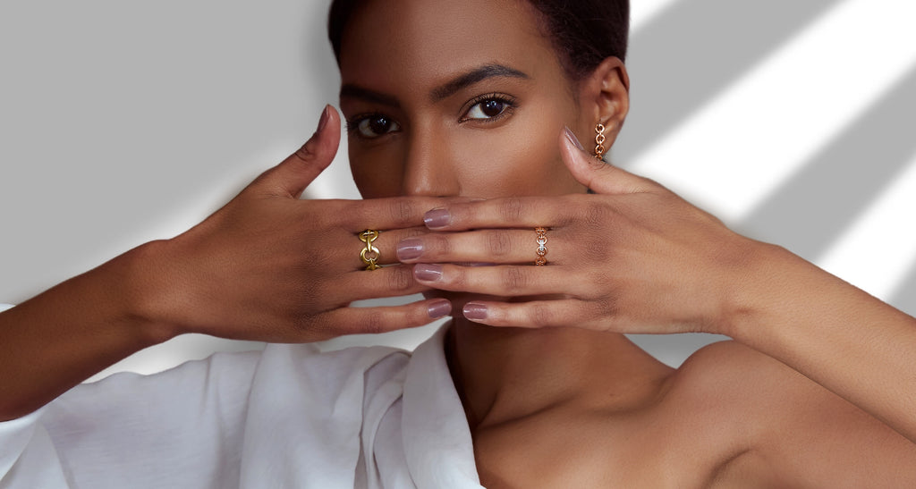 ecksand gold ring on model with gray background