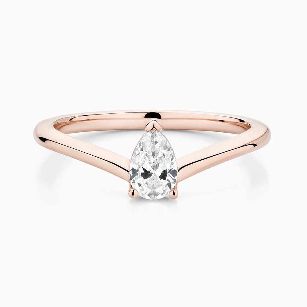 The Ecksand Curved Pear-Cut Diamond Engagement Ring shown with Lab-grown 0.20 ct, VS2+/ F+ in 18k Rose Gold