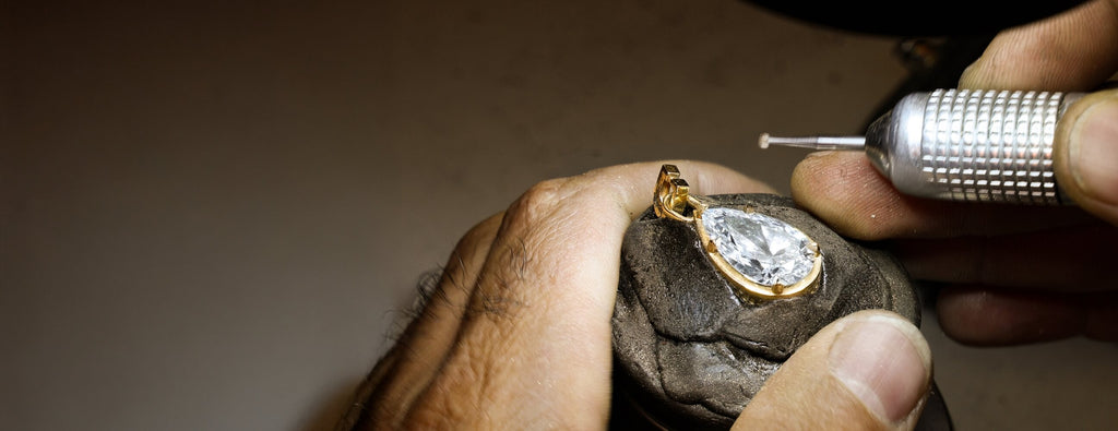 Pear diamond pendant