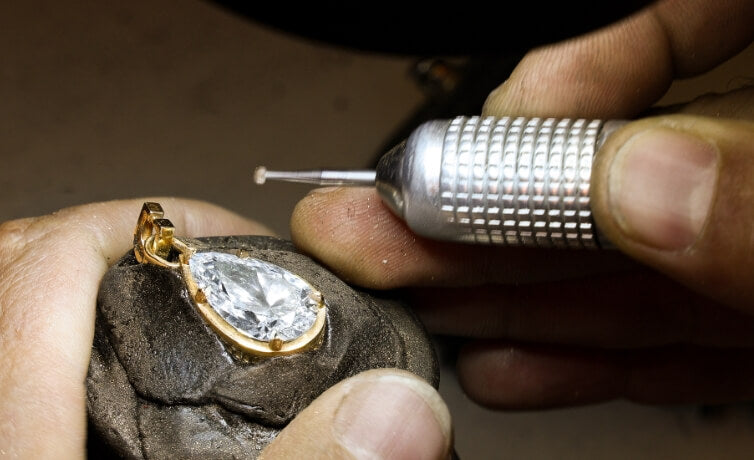 Pear diamond pendant