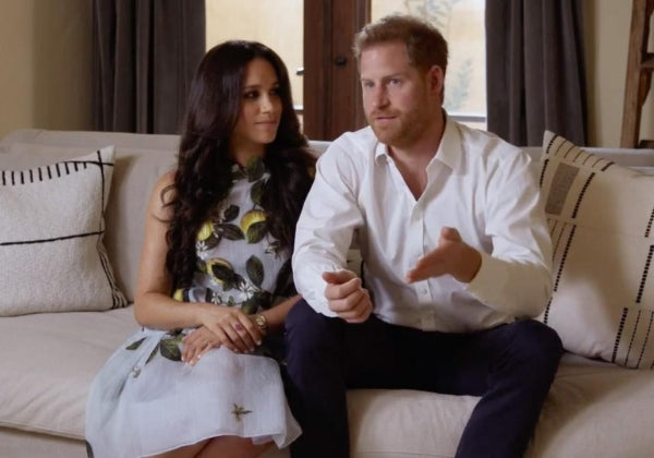 meghan markle wearing ecksand pink sapphire ring with diamond pave