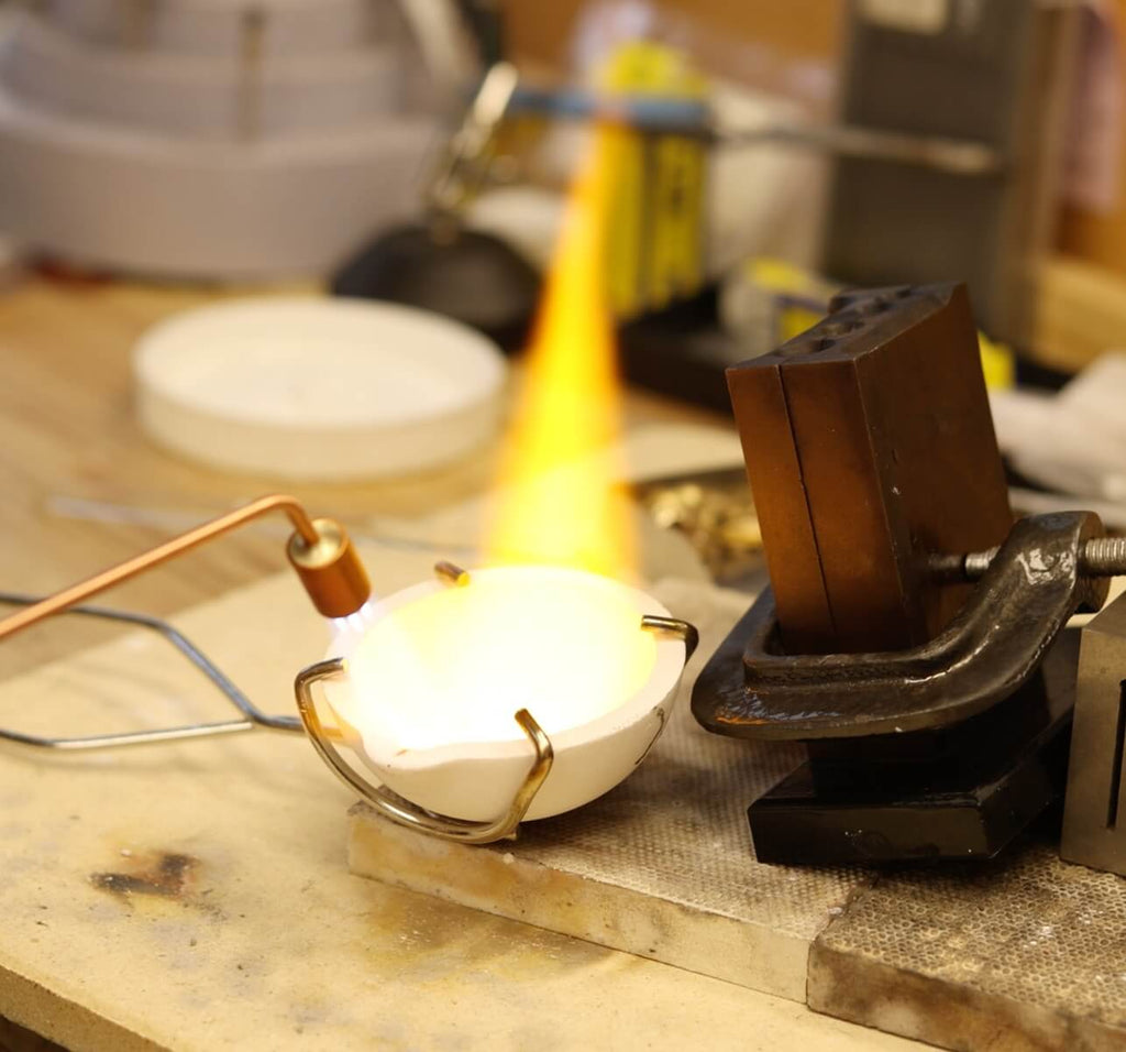 a jeweller recycling gold in the ecksand atelier