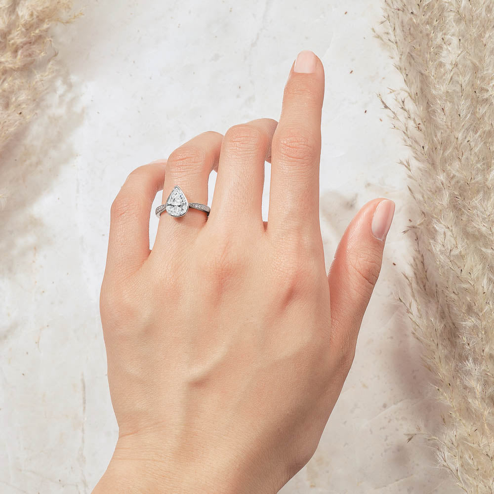 Glamorous Diamond Ring | 1Trove